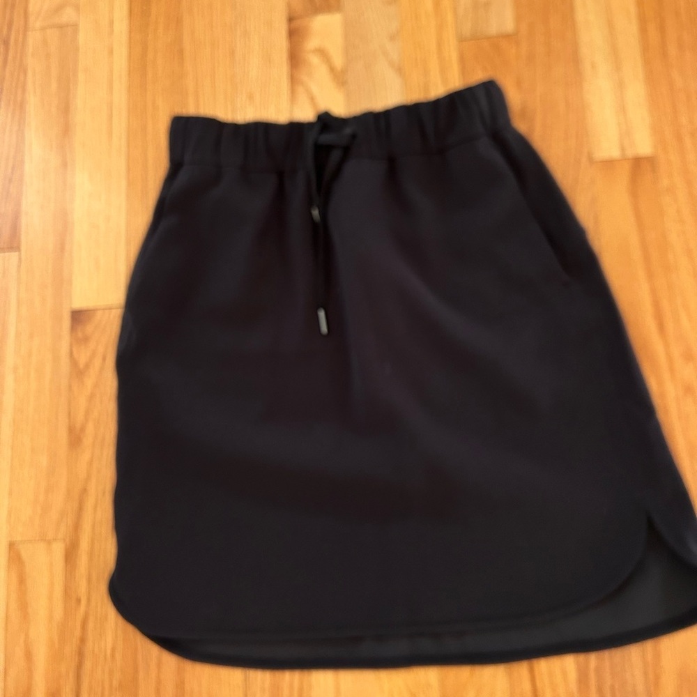 Lululemon black casual skirt